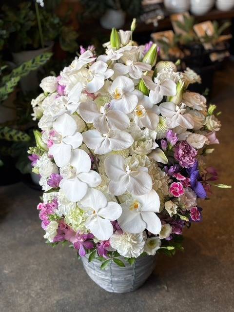 お供えのアレンジメントを贈るなら大阪の旭区にある花屋｜結いはなで